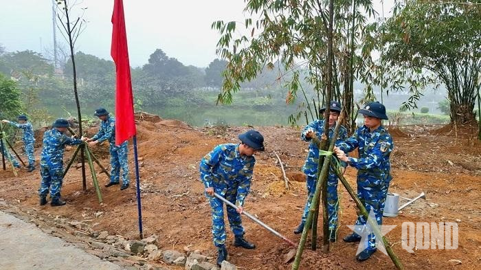Màu áo xanh gieo những mầm xanh